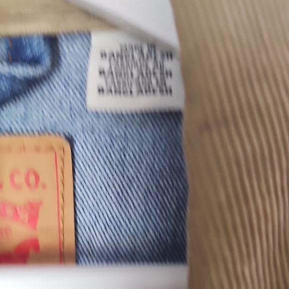 Levi's Classic Denim Jacket with Beige Collar - Picture 6 of 16